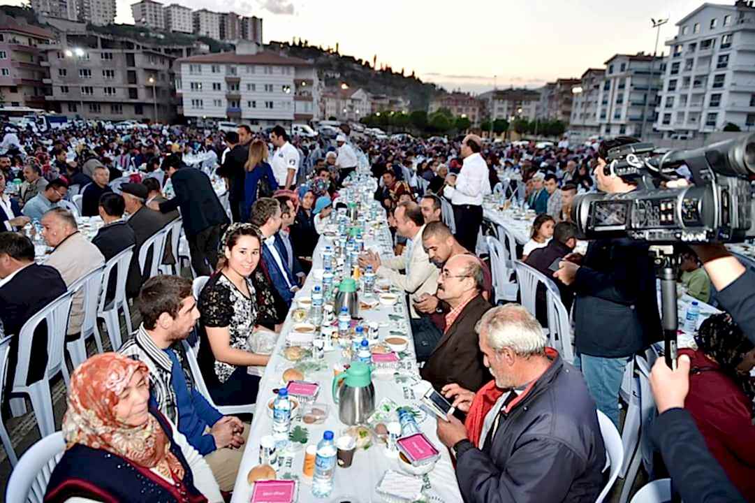 Başkent Video firmamız Ankarada İftar Buluşması Kamera Çekimi çalışmaları devam ediyor.